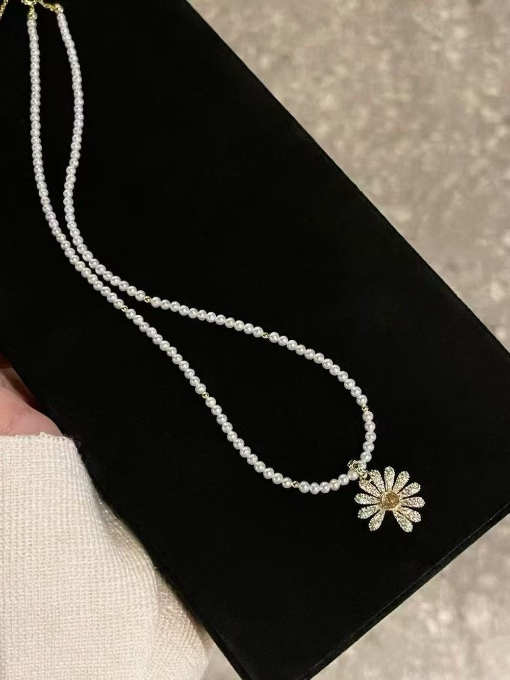 Fresh water real White Pearl Necklace with Daisy Pendant
